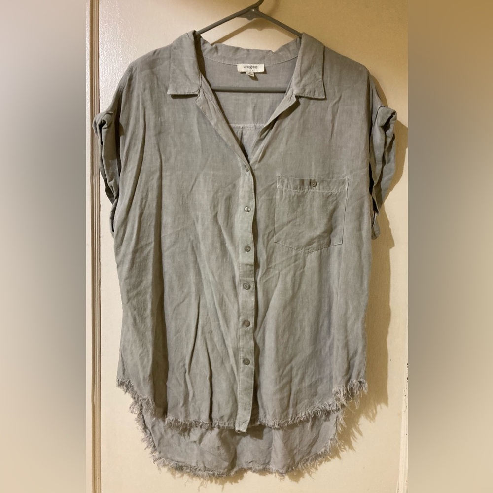 Umgee Womens Button Front Tunic Top Size S Gray Raw Hem Cap Sleeve Pocket‎